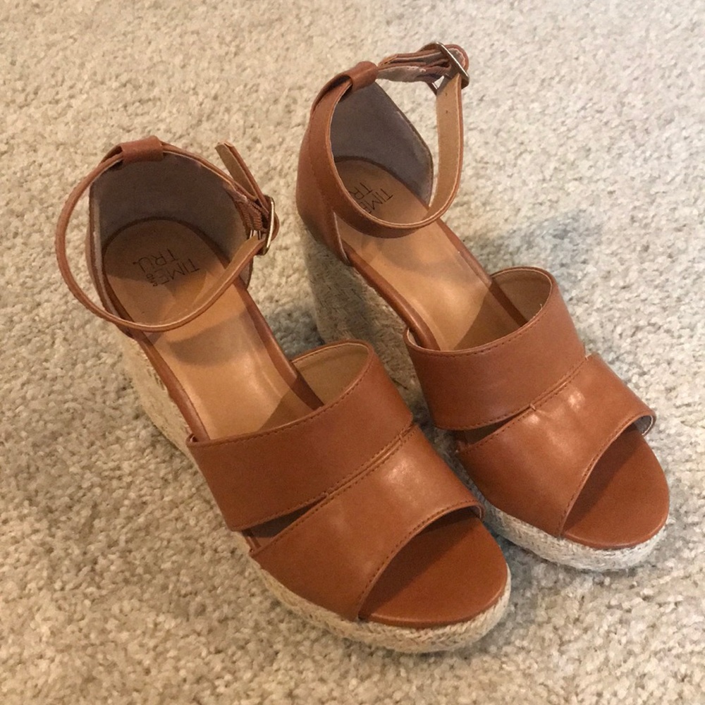 Tan Wedges